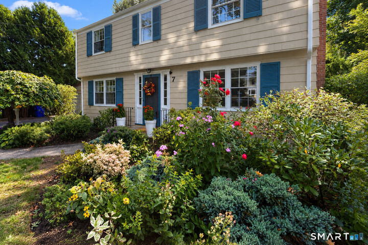 Property Photo:  7 Braintree Drive  CT 06117 