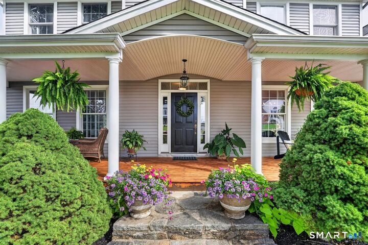 Property Photo:  17 Knoll Lane  CT 06067 