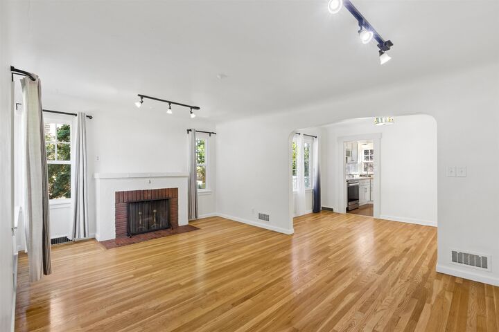 Property Photo: 2911 W Cleveland Ave WA 99205
