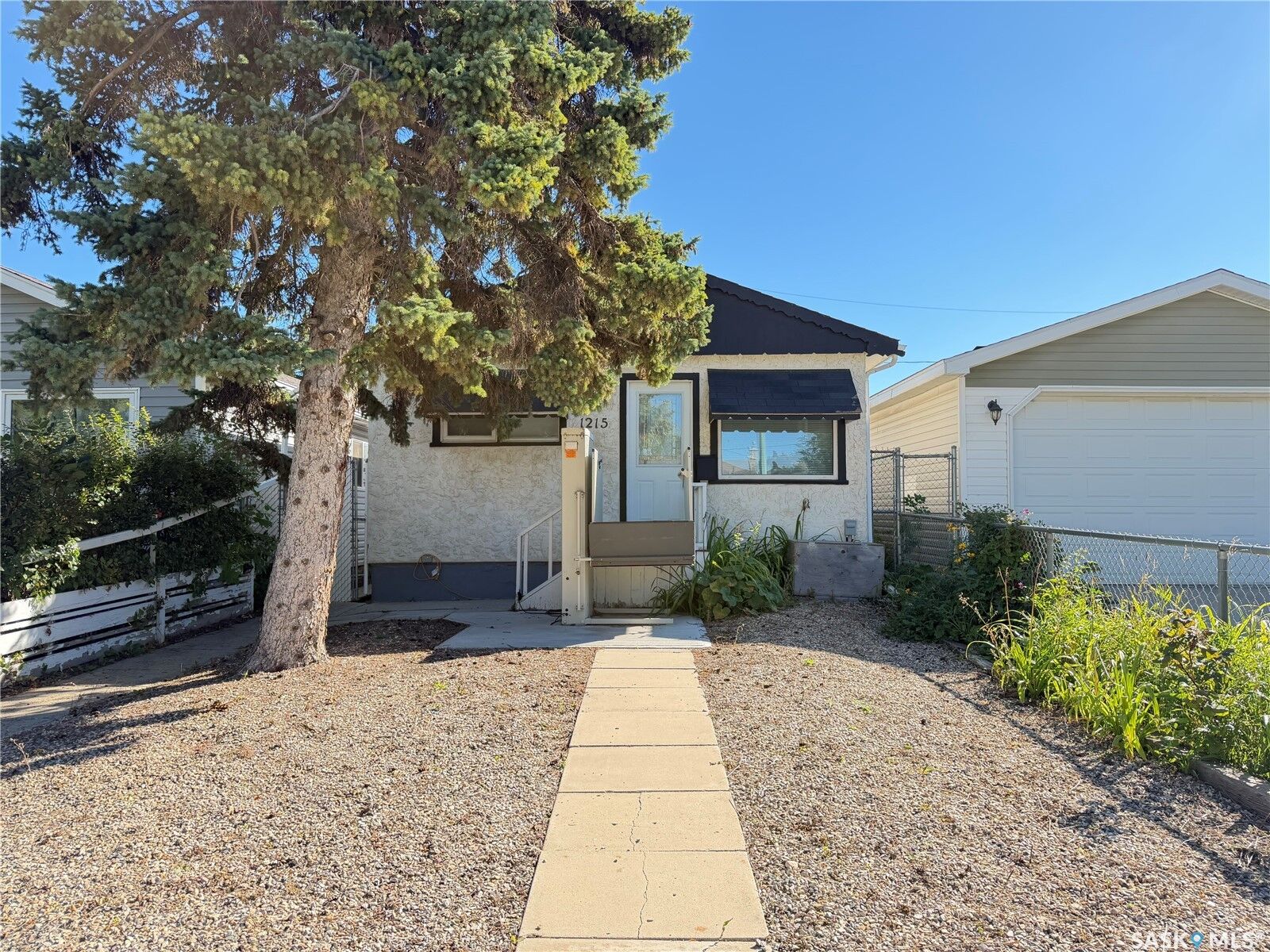 Property Photo:  1215 Broder Street  SK S4N 3R3 