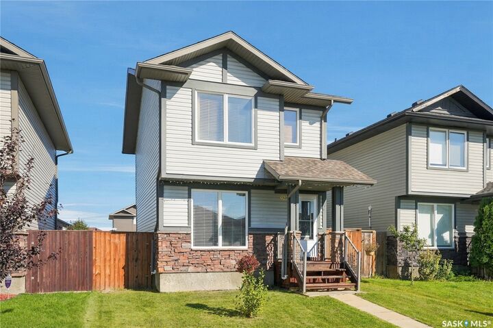 Property Photo:  927 Glenview Cove  SK S0K 0A2 