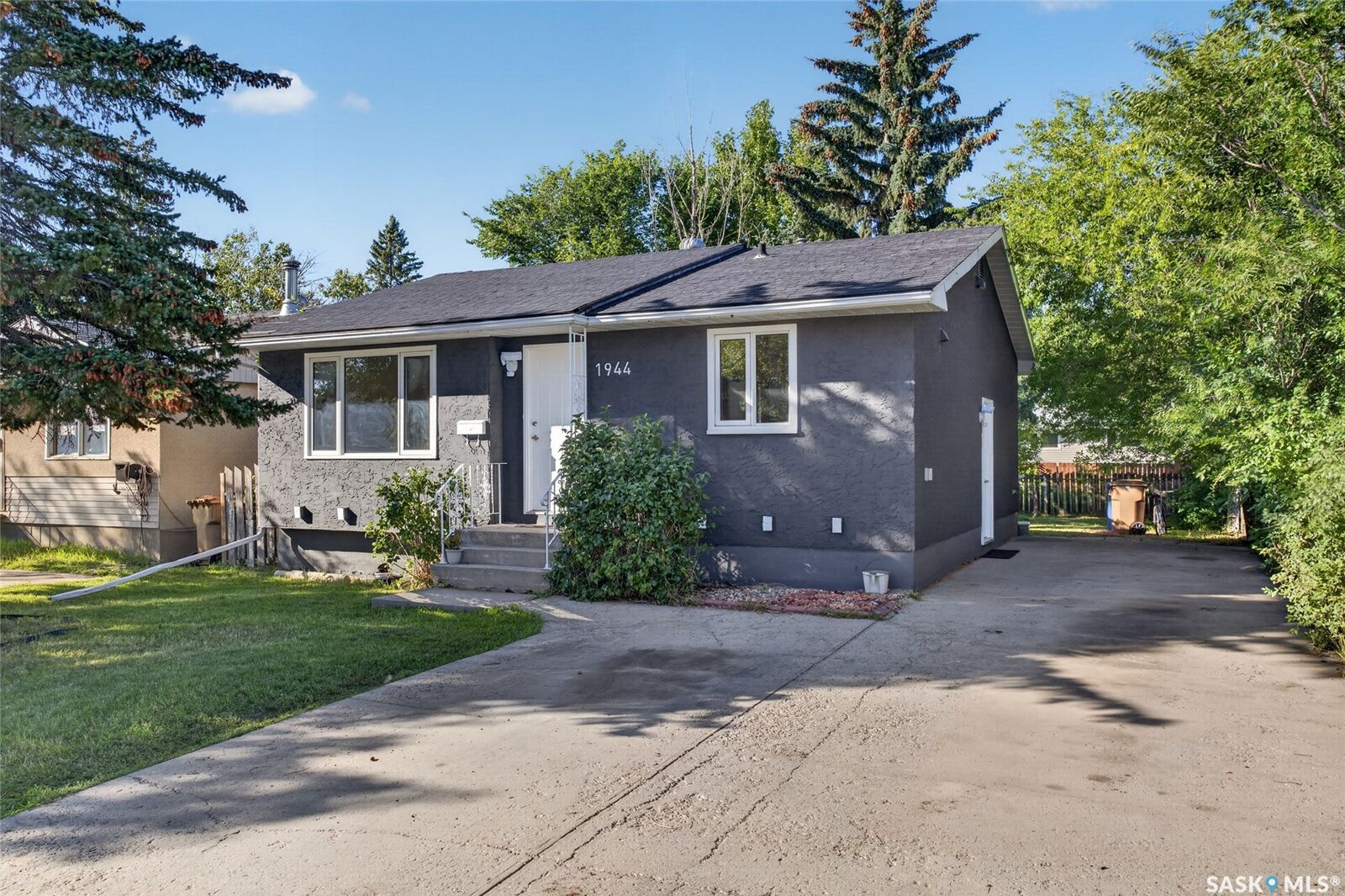 Property Photo: 1944 Dewdney Avenue SK S4N 4C8