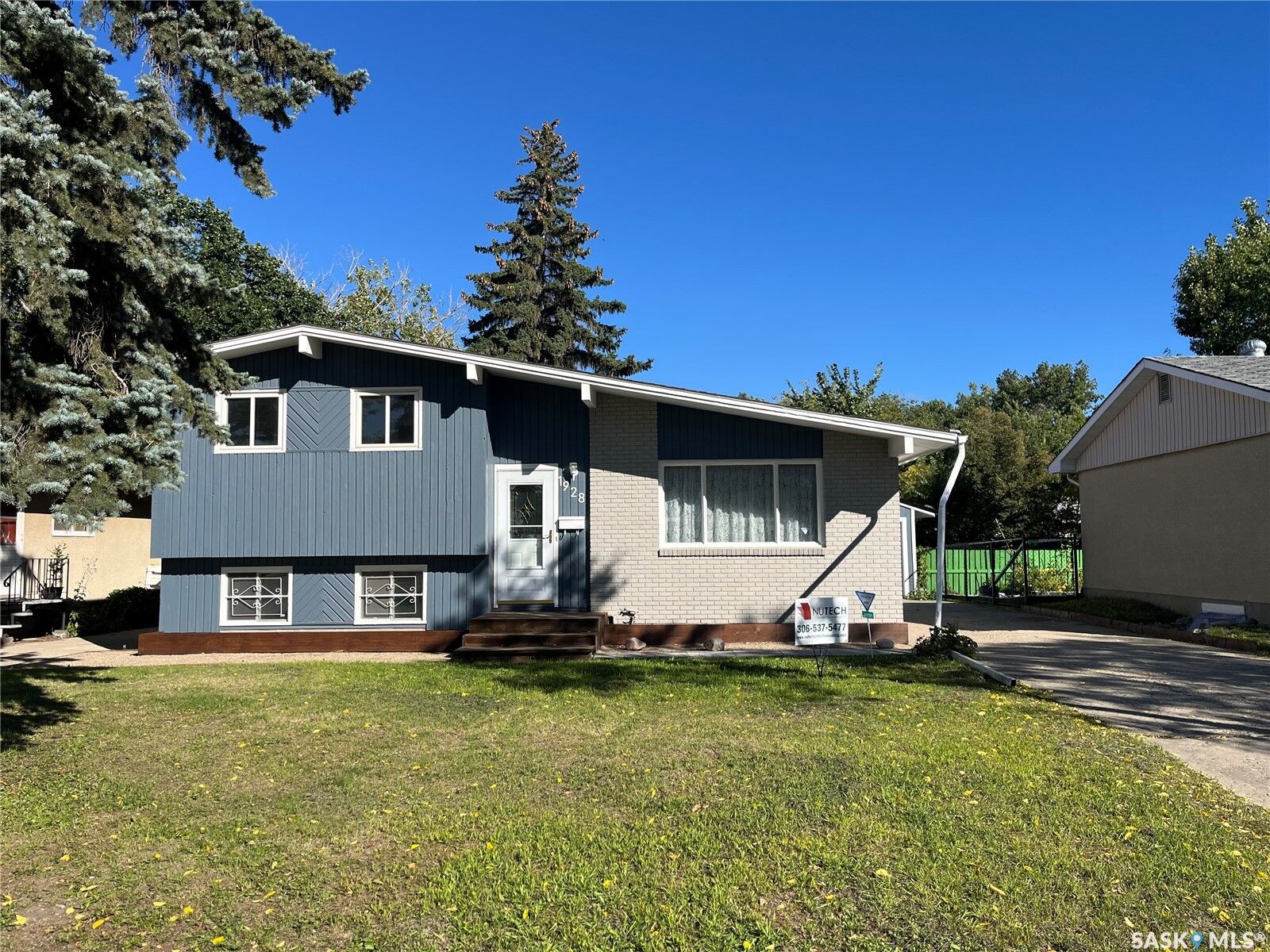 Property Photo:  1928 Dewdney Avenue E East  SK S4N 4C8 