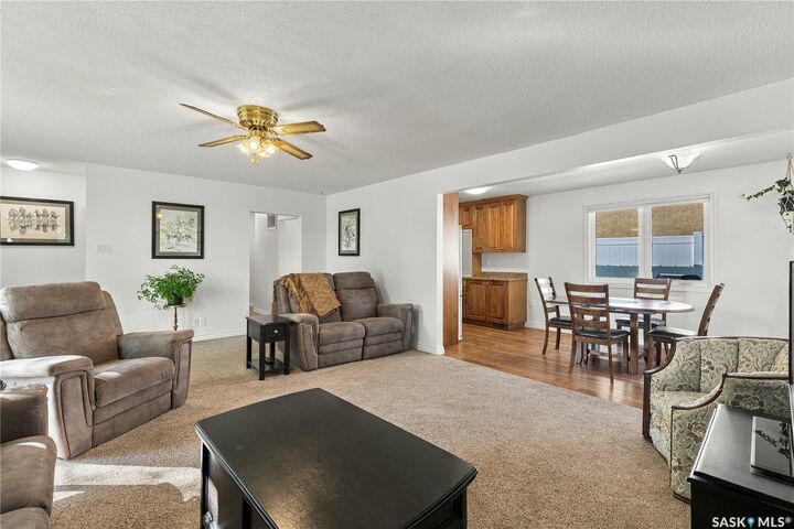 Property Photo: 537 T Avenue S SK S7M 3B5