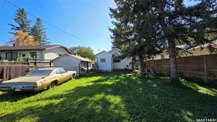 Property Photo: 903 103rd Avenue SK S0E 1T0