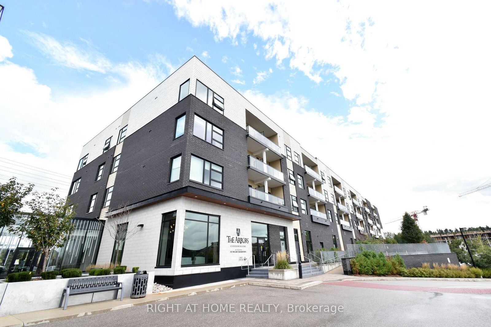Property Photo:  555 William Graham Drive 217  ON L4G 3L1 