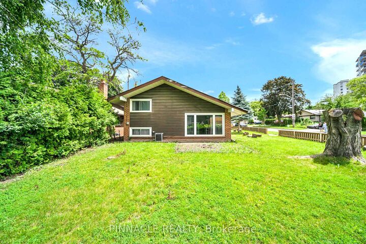 Property Photo:  2 Ladysbridge Drive  ON M1G 3H6 