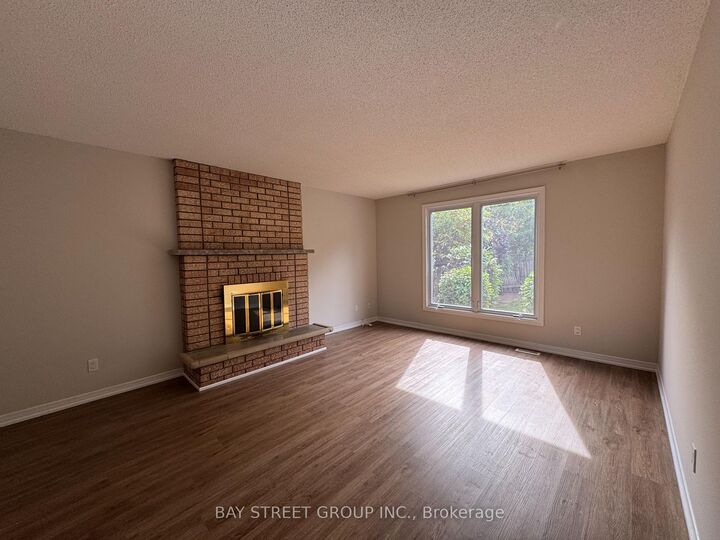 Property Photo:  2034 Oxford Avenue  ON L6H 4K7 