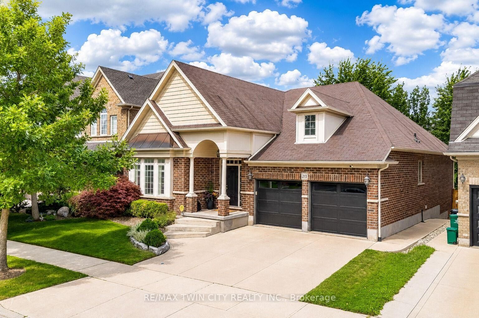 Property Photo:  213 Edgewater Crescent  ON N2A 4M2 