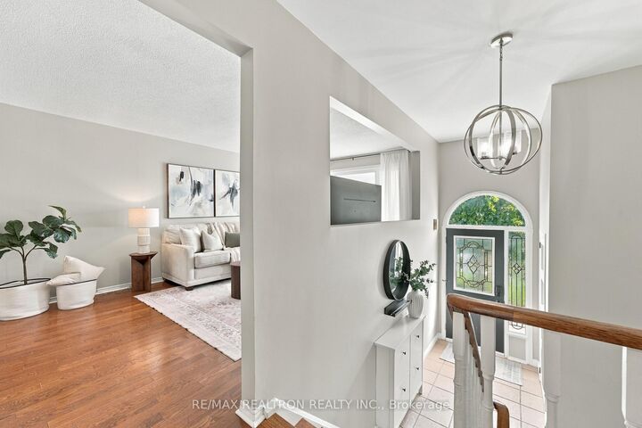 Property Photo:  18 Castille Crescent  ON L4P 3L4 