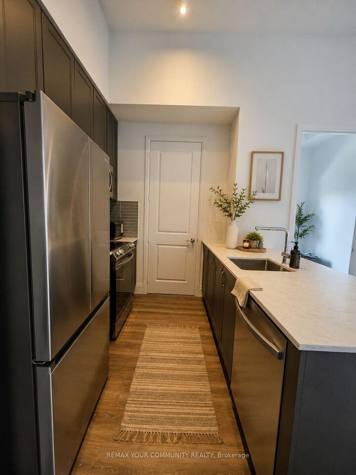 Property Photo:  20 Meadowglen Place 2808  ON M1G 0A9 