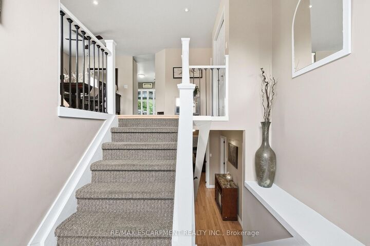 Property Photo:  94 Kent Road  ON N3R 7W6 