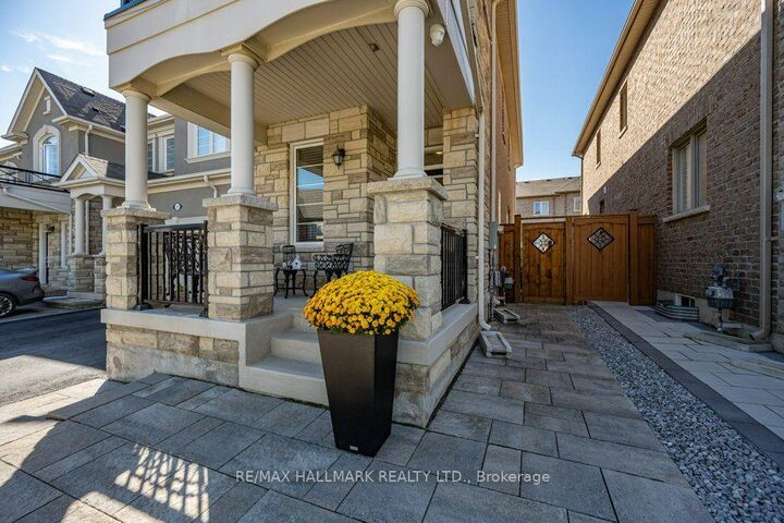 Property Photo:  29 Ness Drive  ON L4S 0J8 