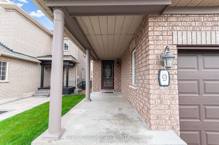 Property Photo:  9 Brookstone Court  ON L7C 1C7 