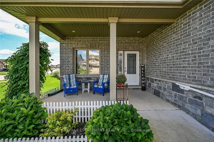 Property Photo:  40 Trillium Way  ON N3Y 0B9 