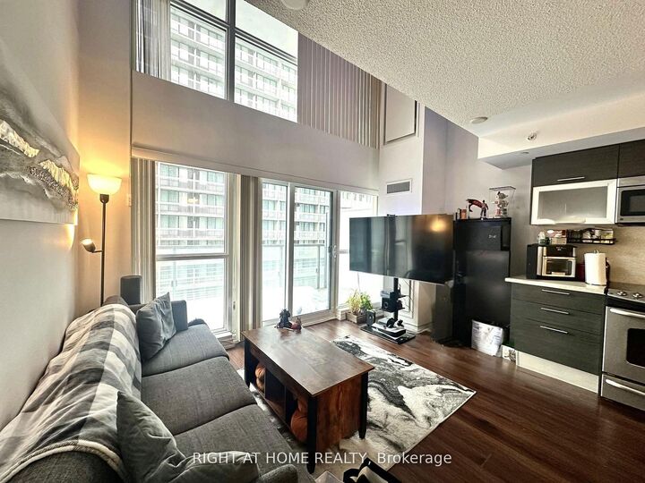 Property Photo: 386 Yonge Street 714 ON M5B 0A5