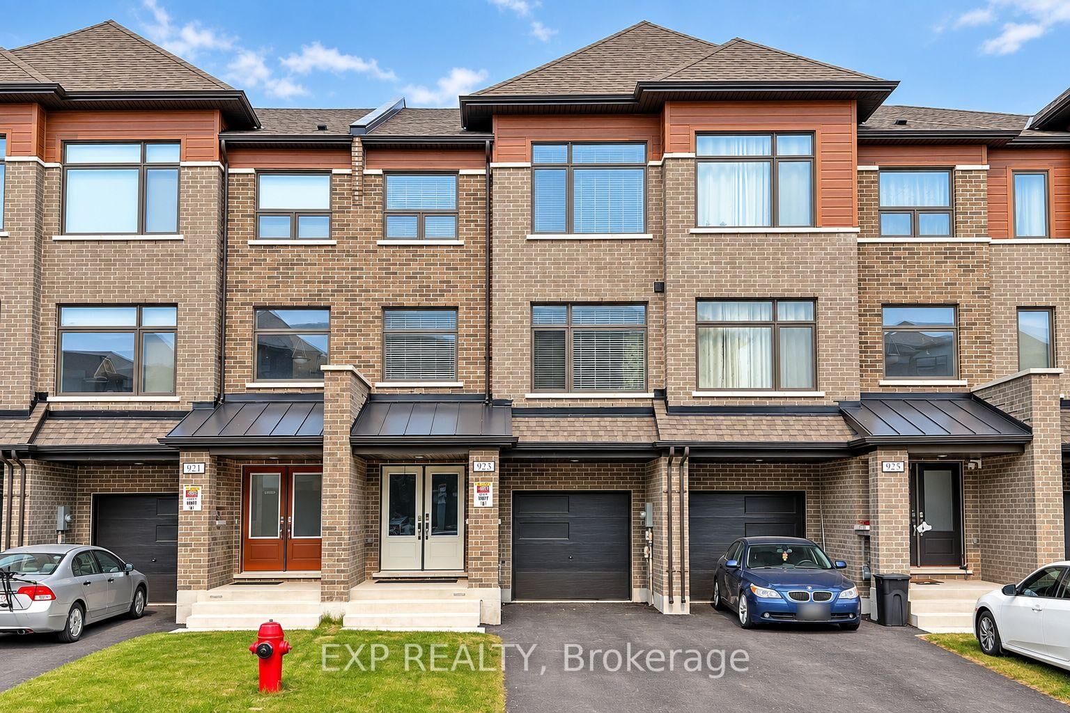 Property Photo: 923 Isaac Phillips Way Lower ON L3X 2Y8