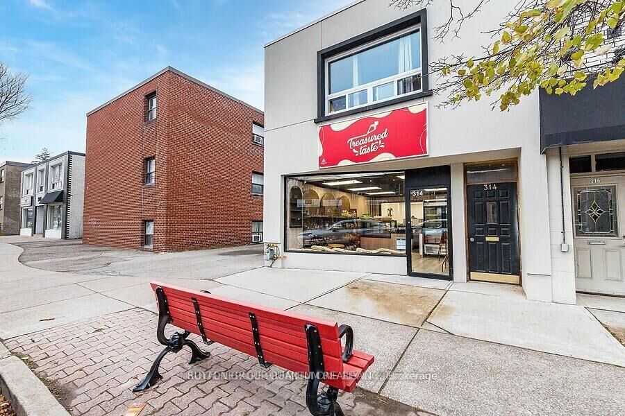 Property Photo:  314 Lakeshore Road E Upper Apt #2  ON L5G 1H4 