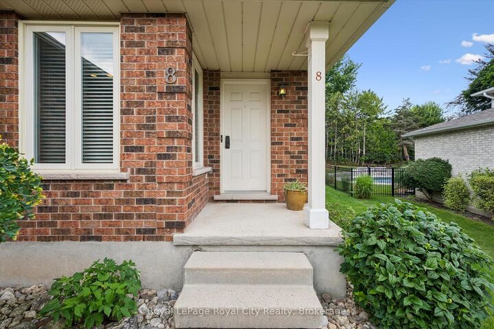 Property Photo:  8 Mollison Court  ON N1C 1A7 