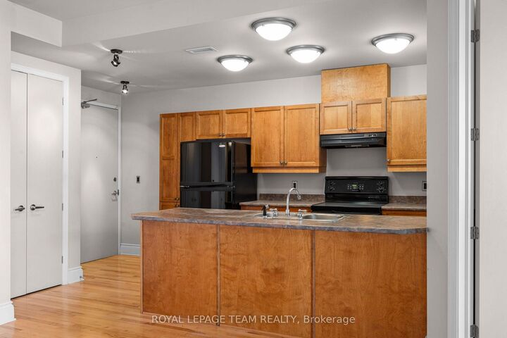 Property Photo:  260 Besserer Street 202  ON K1N 1J3 