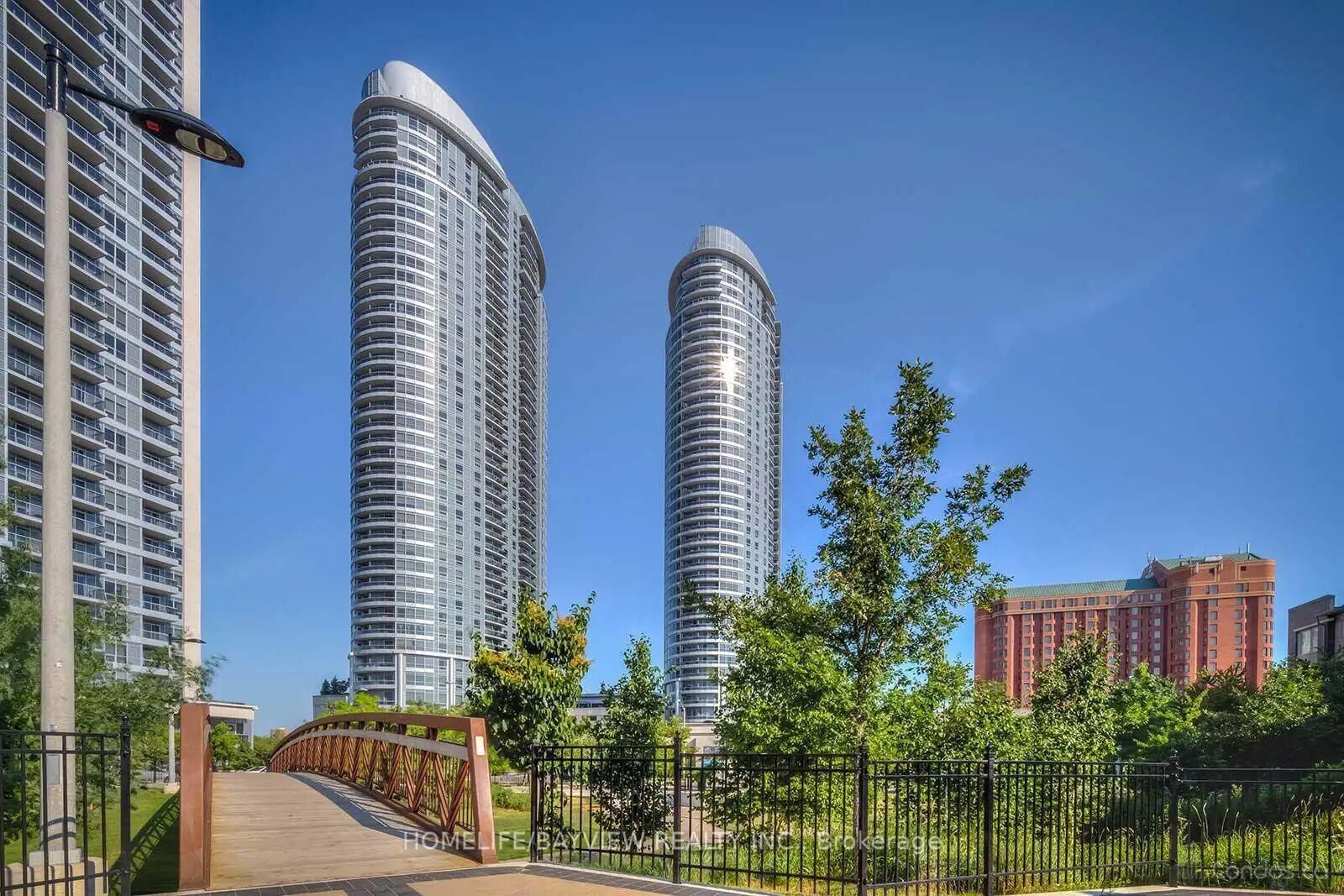 Property Photo:  135 Village Green Square 1823  ON M1S 0G4 