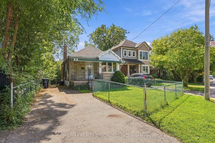 Property Photo:  93 Cavell Avenue  ON M8V 1P4 