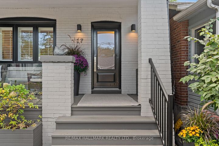 Property Photo:  17 Beachdale Avenue  ON M1N 1V7 