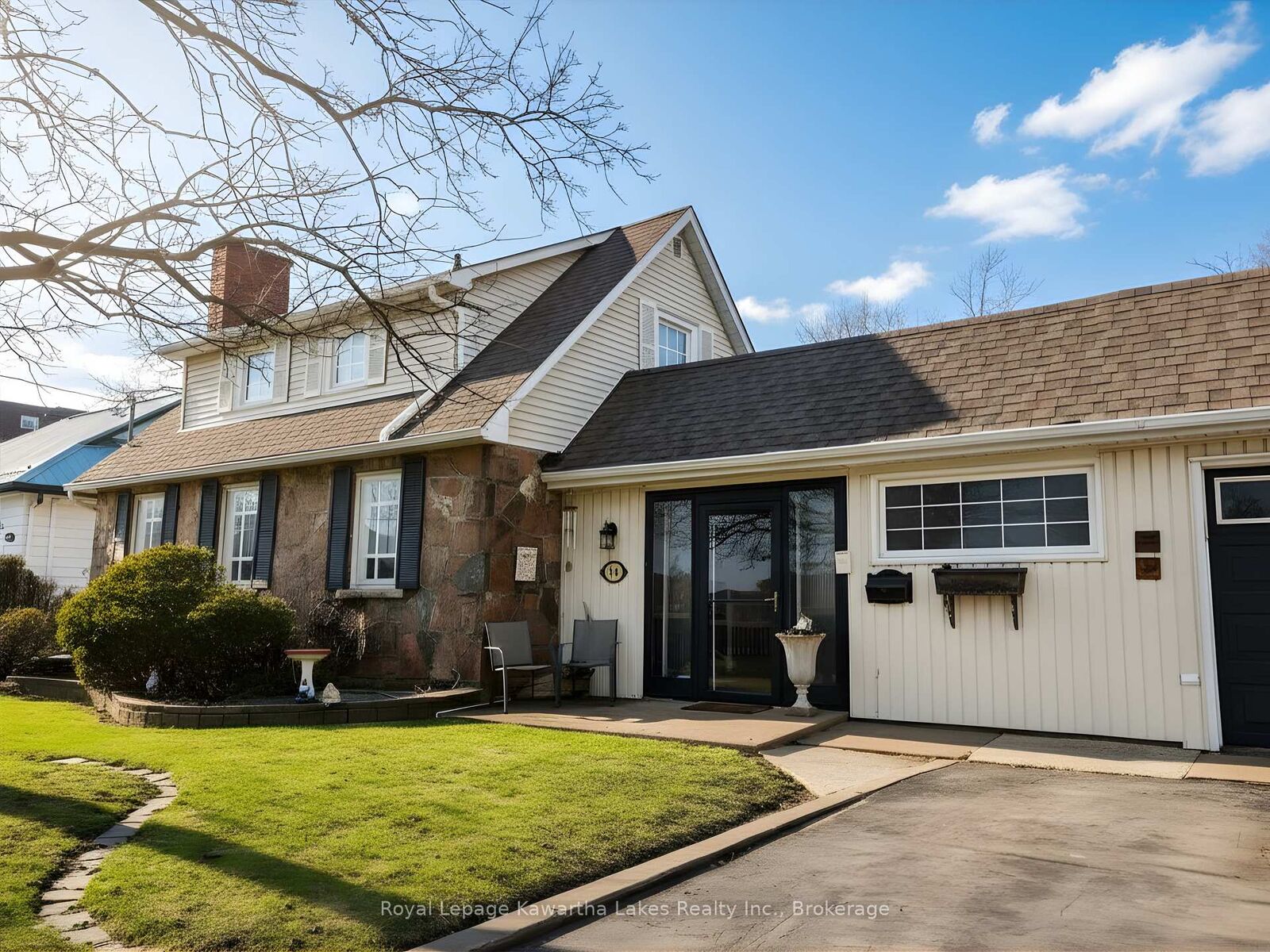 Property Photo:  114 Colborne Street W  ON K9V 3T5 