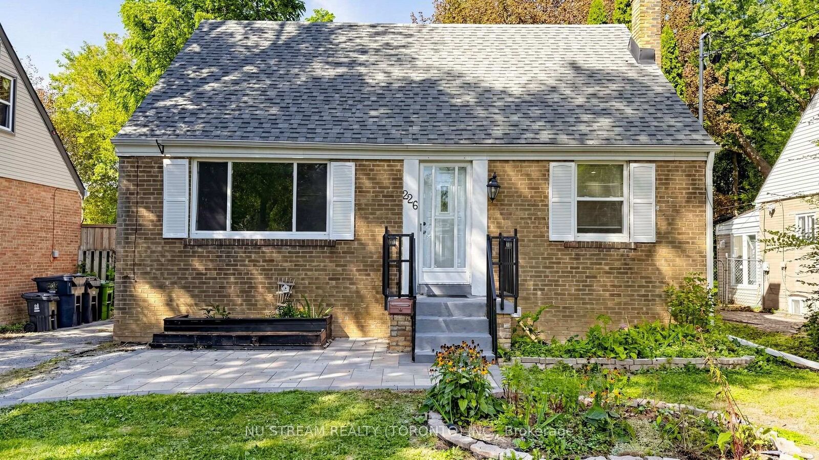 Property Photo:  226 Oakridge Drive  ON M1M 2B3 