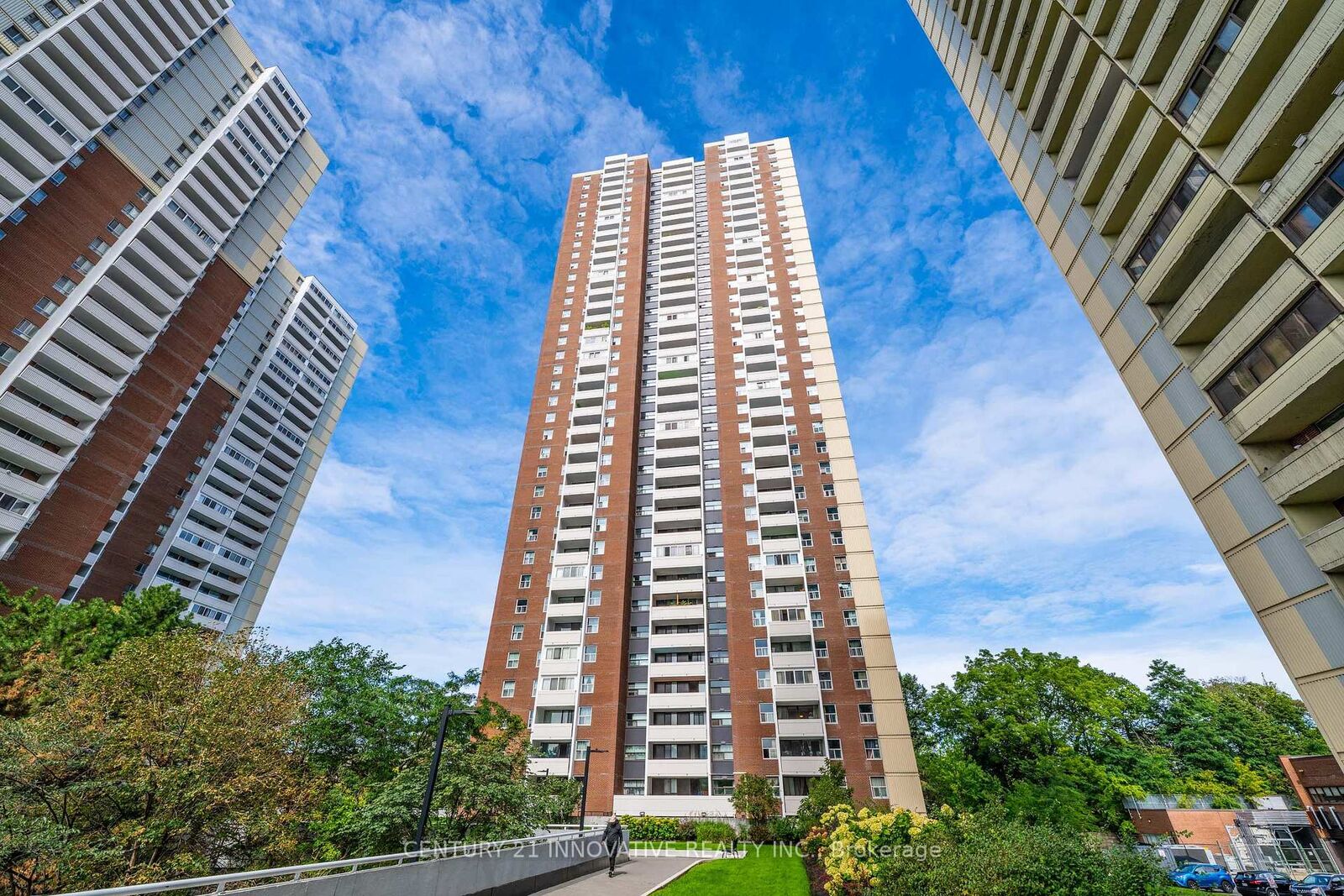 Property Photo:  3 Massey Square 1903  ON M4C 5L5 