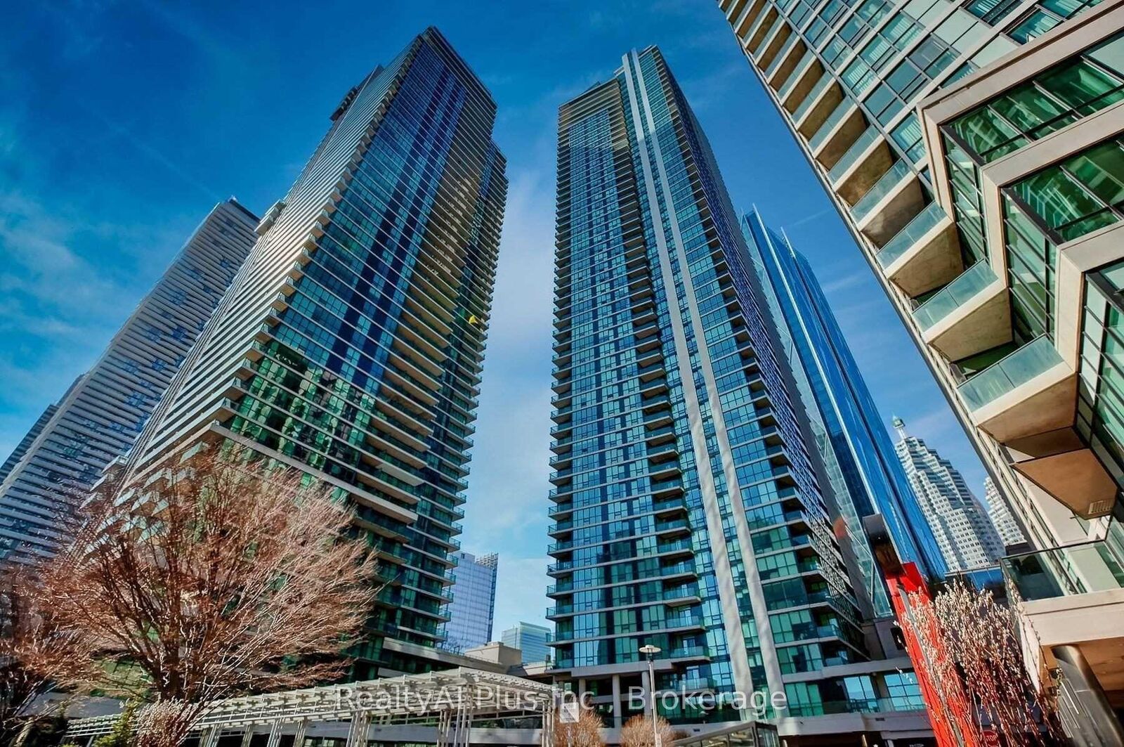 Property Photo:  18 Harbour Street 3101  ON M5J 2Z6 