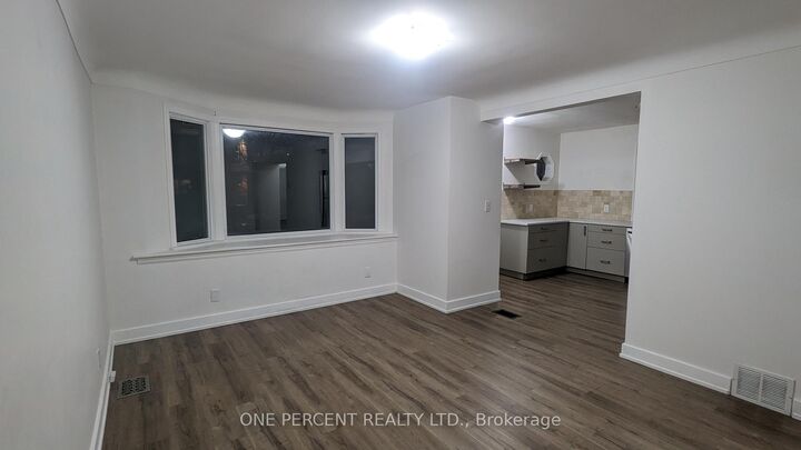 Property Photo:  249 East 18th Street 1  ON L9A 4P5 