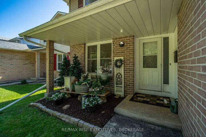 Property Photo:  149 Grenadier Drive  ON K7K 6H1 