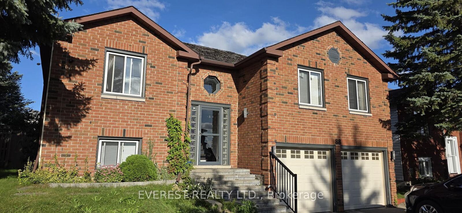 Property Photo:  88 Shakespeare Crescent  ON L4N 6B9 
