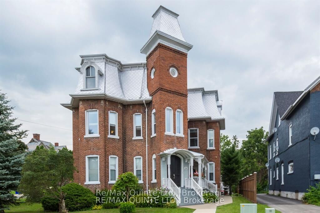 Property Photo:  116 King Street 5  ON K8V 3W3 