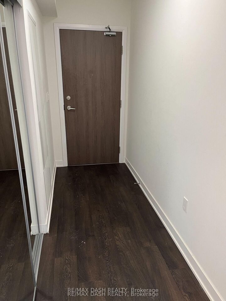 Property Photo:  27 Bathurst Street 806W  ON M5V 0R1 