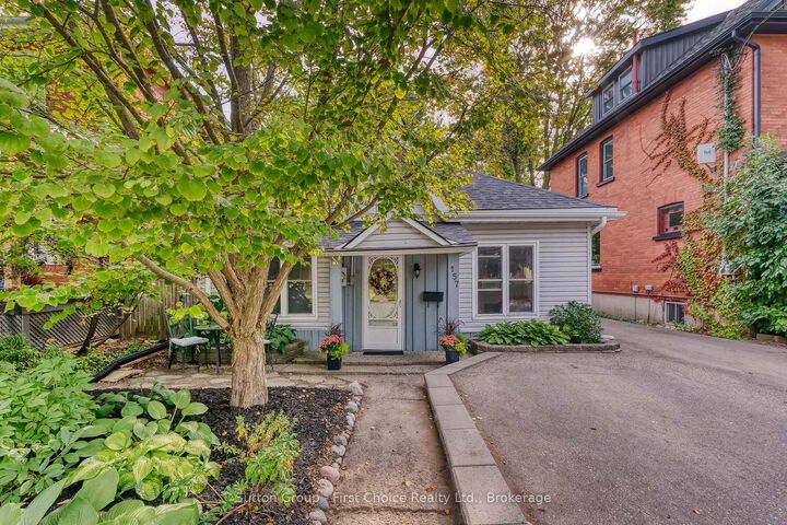 Property Photo:  157 Front Street S  ON N5A 4H5 