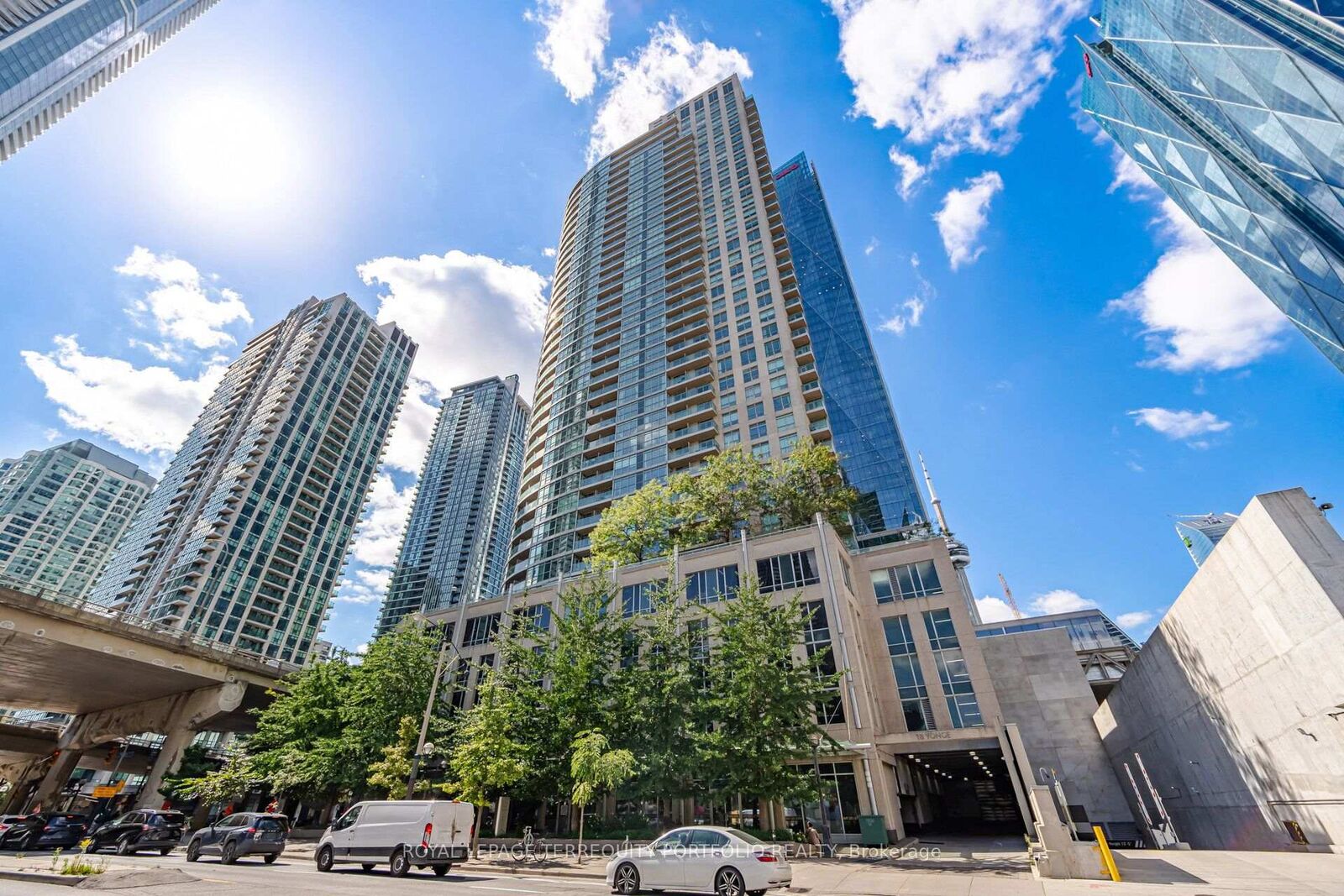 Property Photo:  18 Yonge Street 1807  ON M5E 1Z8 