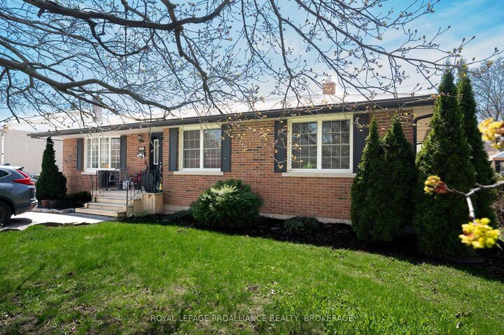 Property Photo:  271 Chelsea Road  ON K7M 3Z3 