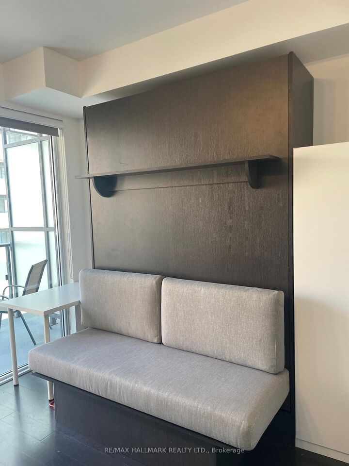 Property Photo: 65 St Mary Street 2210 ON M5S 0A6