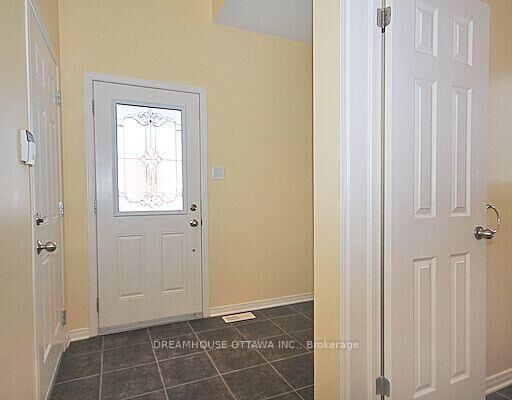 Property Photo:  322 Statewood Drive  ON K2K 0A9 