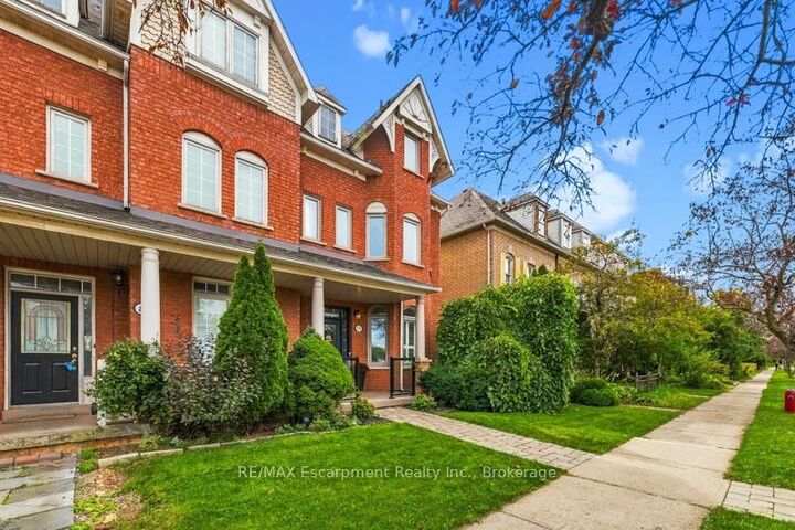 Property Photo:  272 Glenashton Drive  ON L6H 6H5 