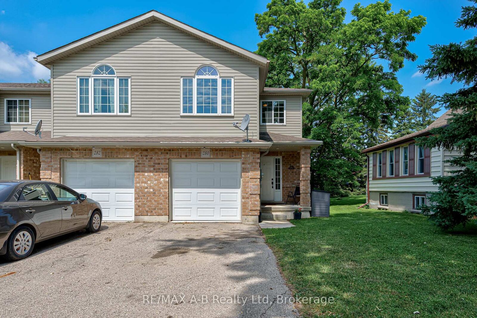 Property Photo:  280 Railway Avenue  ON N5A 2J4 