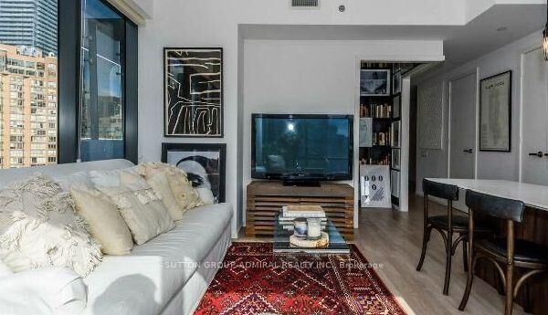 Property Photo:  5 St Joseph Street 1605  ON M4Y 0B6 