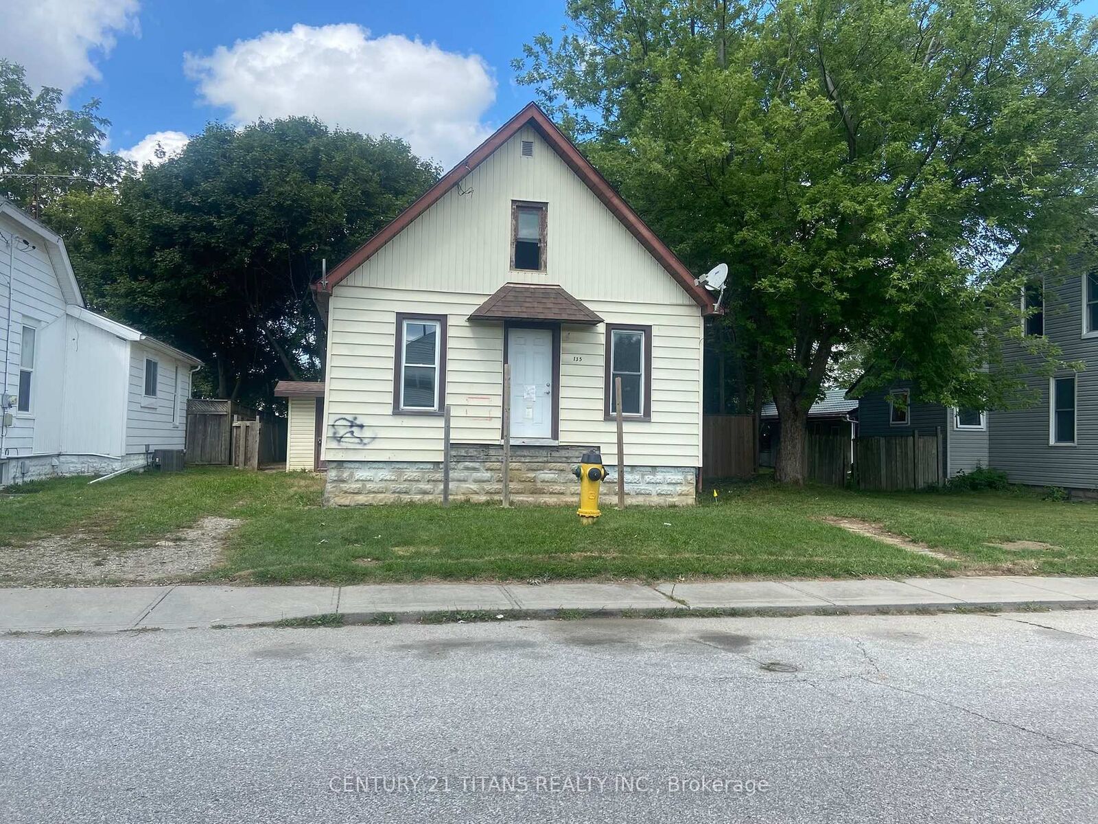 Property Photo:  135 Edgar Street  ON N7M 1V6 
