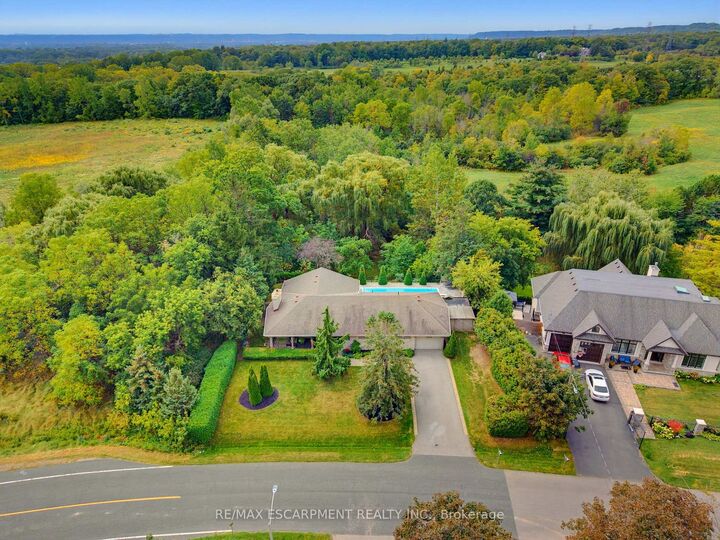 Property Photo:  1316 Nevarc Drive  ON L7R 3X5 