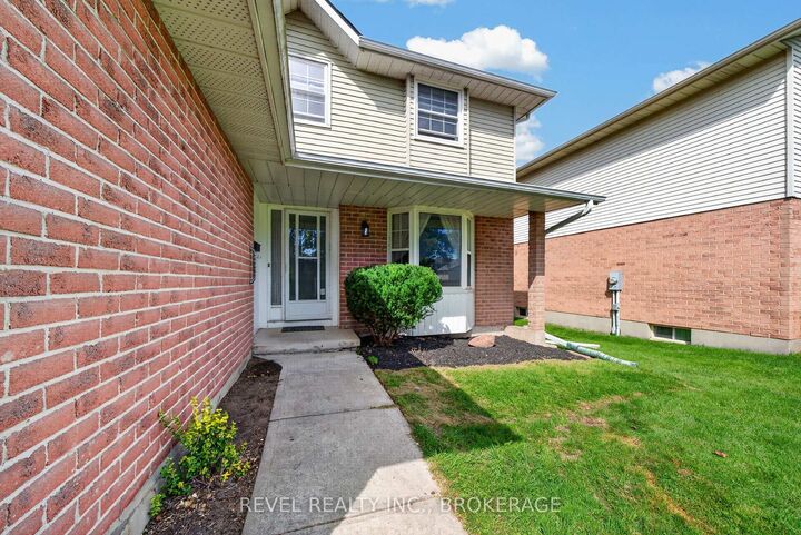 Property Photo:  126 Grenadier Drive  ON K7K 6E9 
