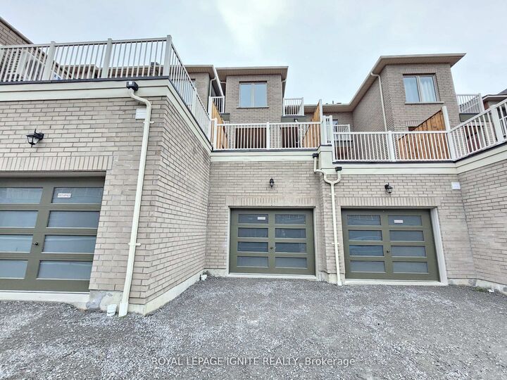 Property Photo:  919 Crowsnest Hollow  ON L1X 0P4 