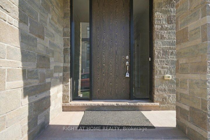 Property Photo:  3081 Welsman Garden  ON L6H 7Z1 