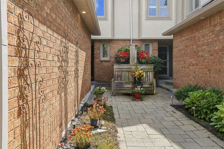 Property Photo:  1724 The Chase N/A 15  ON L5M 4P2 